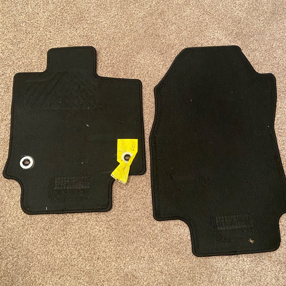 RAV4 2020 Black Floor Mats - Picture 2 of 2